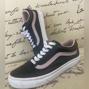 Unisex Vans Old Skool (Leather/ Flannel) Black/Pink Shoes Size 6 in women, 4.5 m